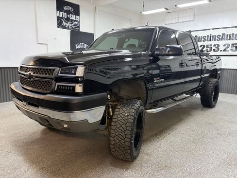Used 2005 Chevrolet Silverado 2500 LT w/ Heavy-Duty Power Package AWD/4WD image 6