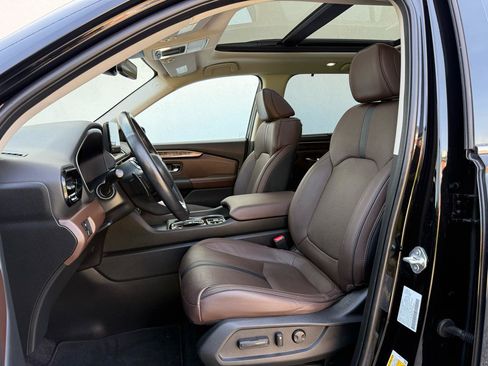 Used 2023 Honda Pilot Elite image 3