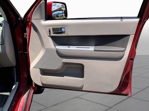 Used 2010 Mercury Mariner Premier FWD image 21