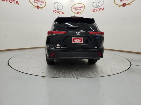 Certified 2023 Toyota Highlander XLE image 7