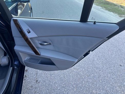 Used 2006 BMW 530xi Sedan image 22