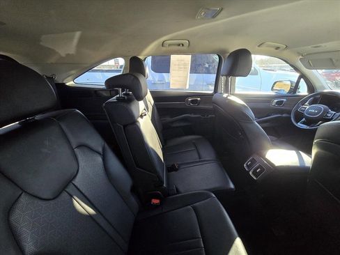Used 2022 Kia Sorento S image 4