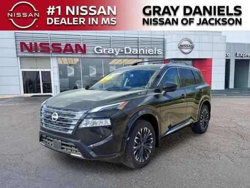 Certified 2025 Nissan Rogue Platinum w/ Platinum Premium Package image 3