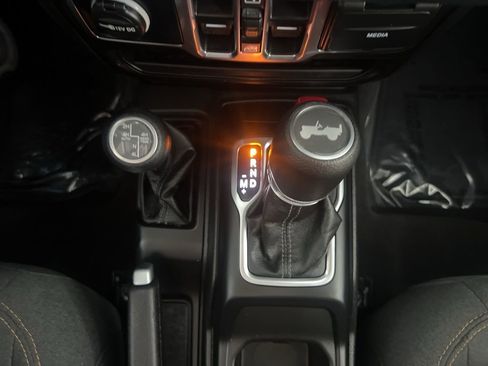 Used 2025 Jeep Wrangler Unlimited Sahara AWD/4WD image 58