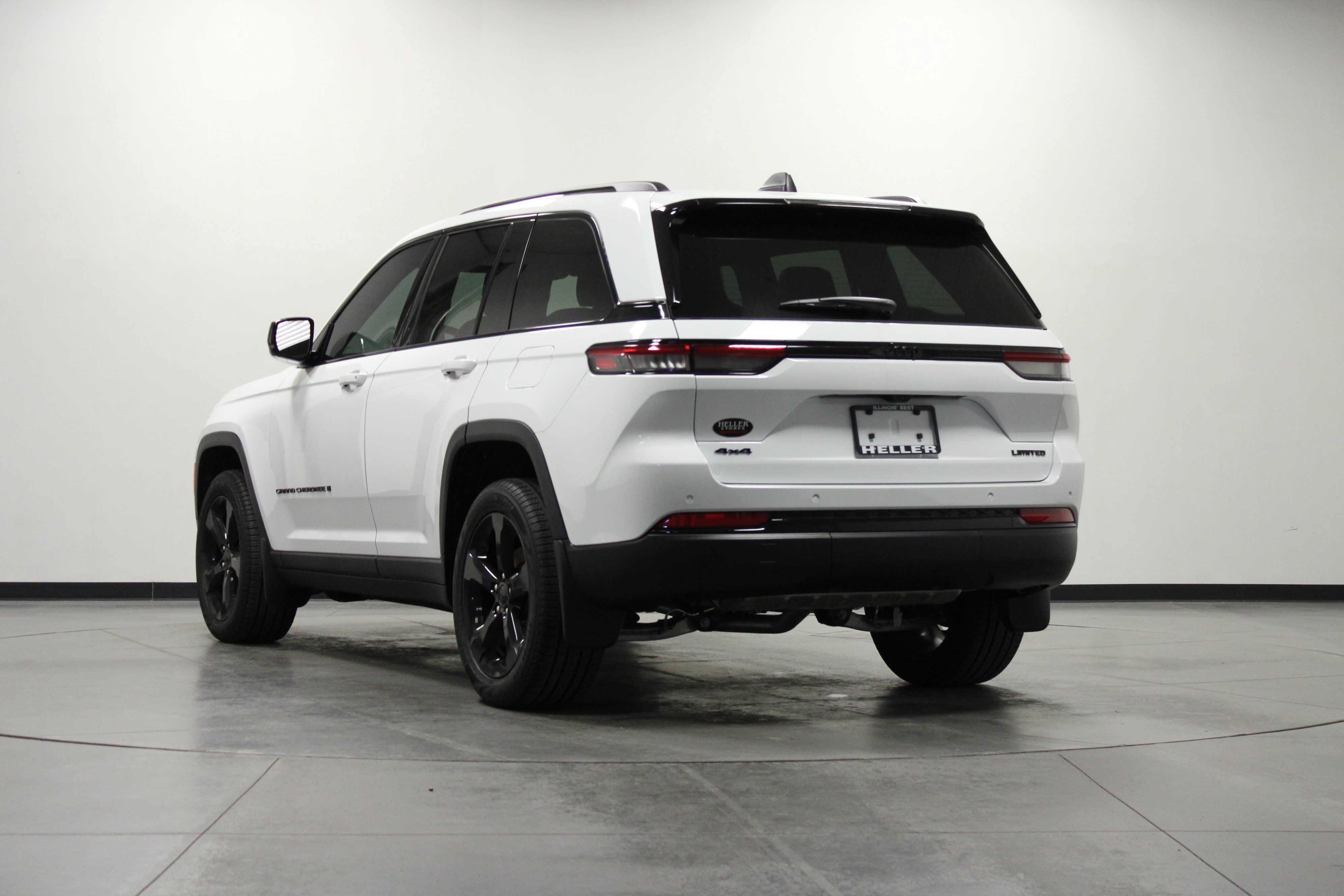 Used 2025 Jeep Grand Cherokee Limited w/ Black Appearance Package AWD/4WD image 6