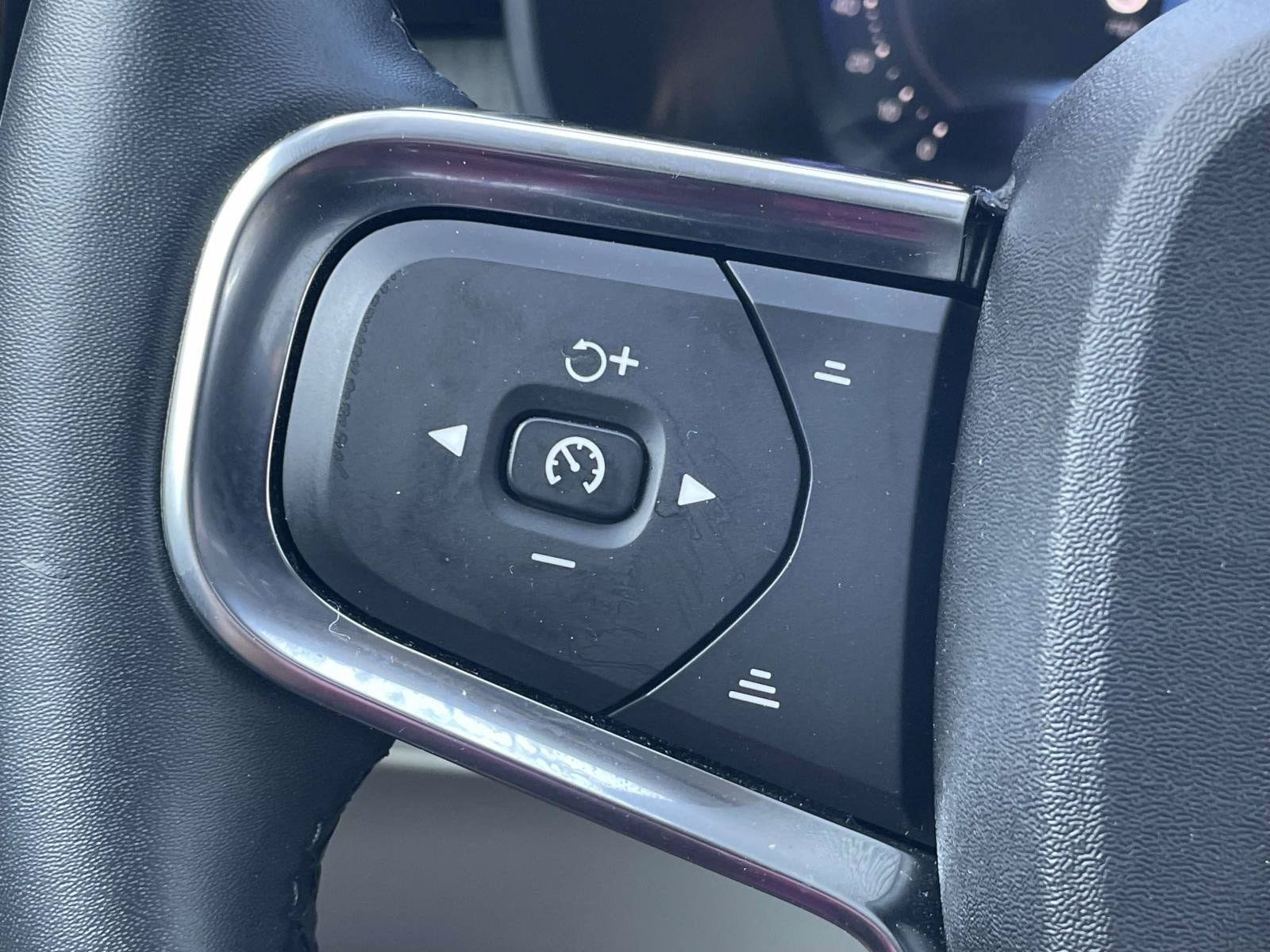 Certified 2023 Volvo XC40 B5 Ultimate w/ Protection Package Premier AWD/4WD image 21