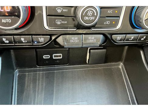 Used 2023 Chevrolet Suburban Premier image 25