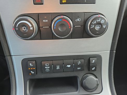 Used 2012 GMC Acadia SLE image 19