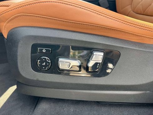 Used 2024 BMW X7 xDrive40i w/ M Sport Package AWD/4WD image 16