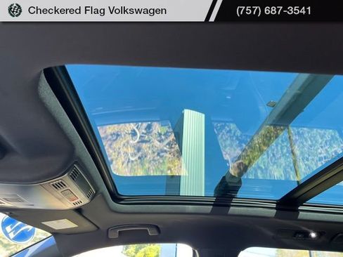 Used 2022 Volkswagen Tiguan SE R-Line image 20