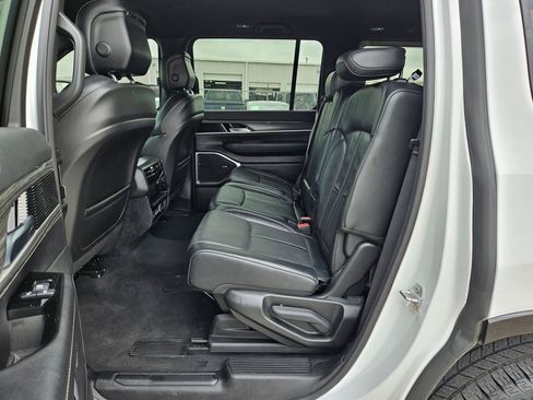 Used 2023 Jeep Wagoneer Series III w/ Preferred Equipment Group image 14