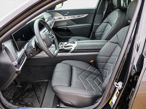 New 2025 BMW i7 eDrive50 w/ Premium Package image 12
