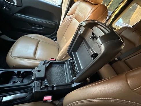 Used 2022 Jeep Wrangler Unlimited Rubicon w/ LED Lighting Group image 25