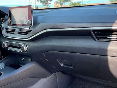 Used 2025 Nissan Altima 2.5 SV FWD image 21