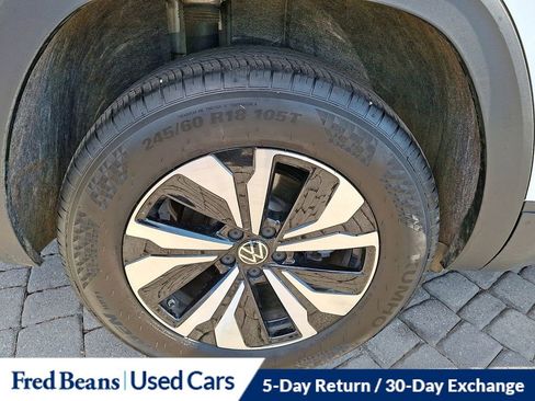 Certified 2025 Volkswagen Atlas SE image 8