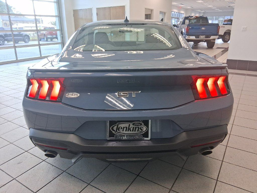 Used 2025 Ford Mustang GT Premium RWD image 16