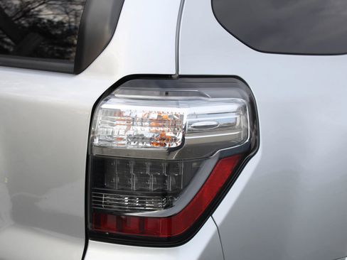 Used 2015 Toyota 4Runner SR5 image 43