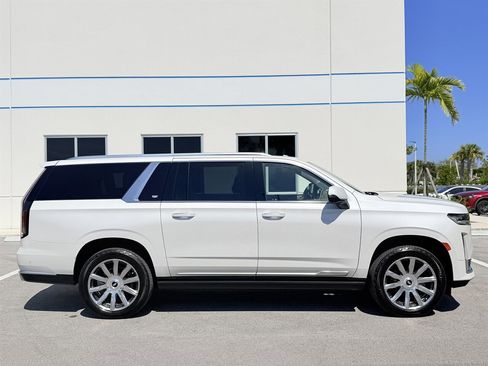 Used 2021 Cadillac Escalade ESV Premium Luxury Platinum AWD/4WD image 4