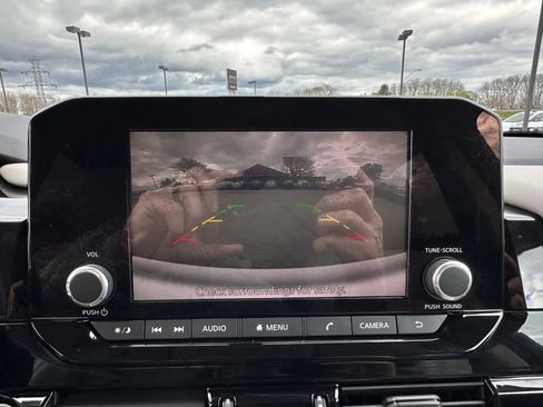 Used 2022 Nissan Pathfinder SV w/ SV Premium Package AWD/4WD image 33