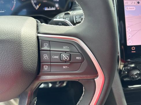 Used 2025 Jeep Grand Cherokee Limited w/ Trailer Tow Package image 18