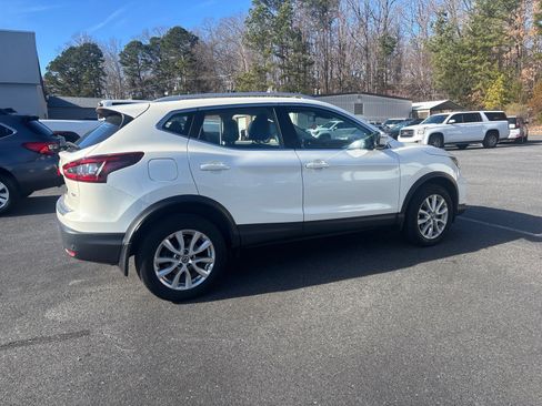 Used 2022 Nissan Rogue Sport SV image 8