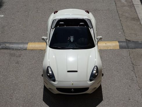 Used 2014 Ferrari California RWD image 57