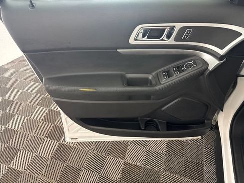 Used 2014 Ford Explorer XLT w/ Equipment Group 202A AWD/4WD image 23