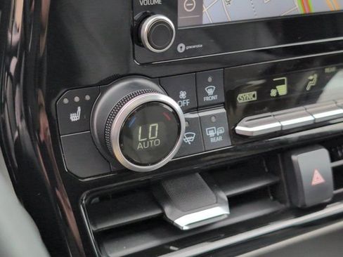 Used 2020 Toyota Highlander XLE AWD/4WD image 26