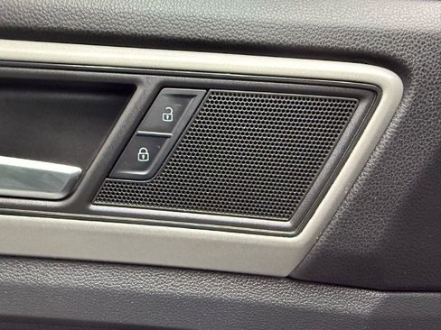 Used 2020 Volkswagen Atlas Cross Sport SE image 11