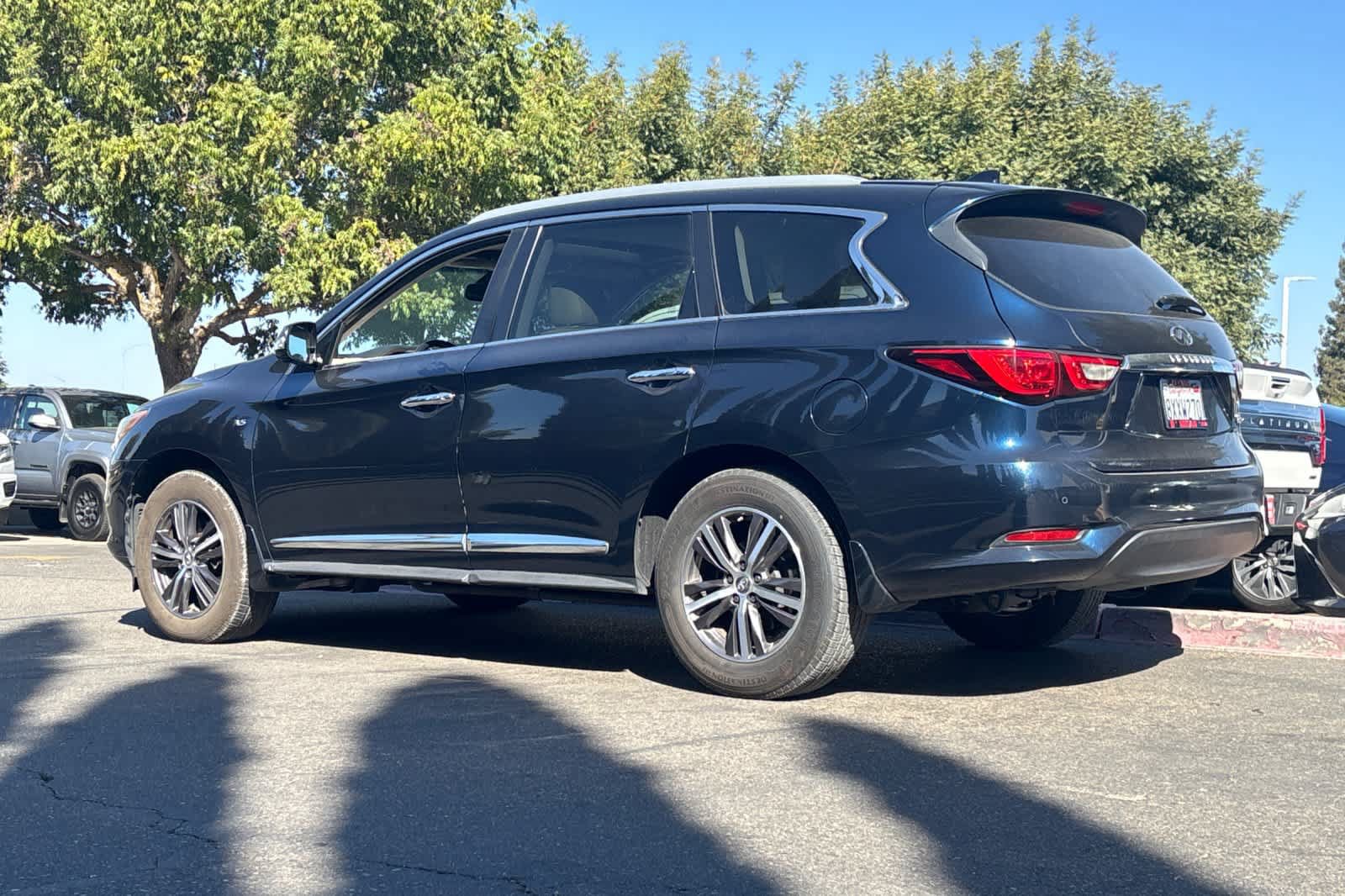 Used 2017 INFINITI QX60 Luxe w/ Premium Plus Package AWD/4WD image 7