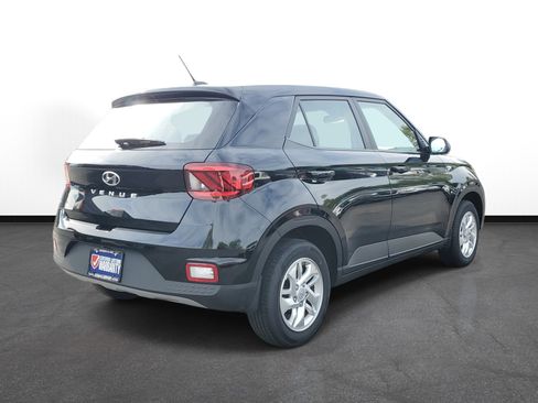 Used 2025 Hyundai Venue SE FWD image 4