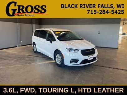 Used 2024 Chrysler Pacifica Touring-L