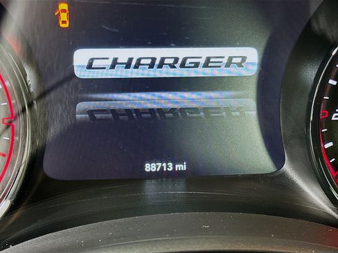 Used 2020 Dodge Charger SXT w/ Blacktop Package RWD image 18