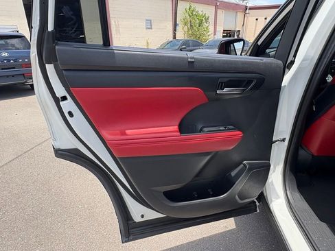 Used 2021 Toyota Highlander XSE FWD image 12