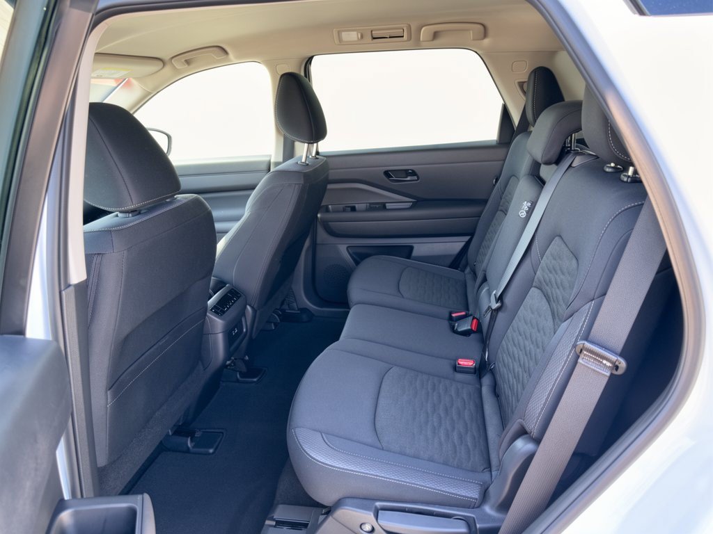 Used 2025 Nissan Pathfinder SV FWD image 29