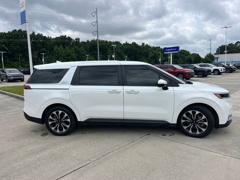 Used 2024 Kia Carnival EX FWD image 7
