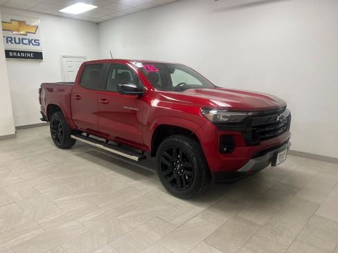 Used 2025 Chevrolet Colorado Z71 w/ Technology Package AWD/4WD image 10