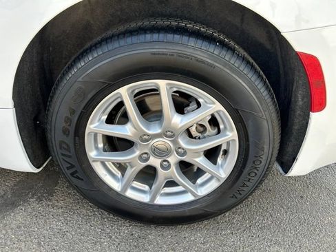 Used 2024 Chrysler Pacifica Touring-L FWD image 57