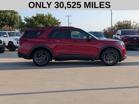 Used 2025 Ford Explorer ST AWD/4WD image 4