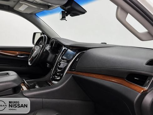Used 2019 Cadillac Escalade Luxury AWD/4WD image 11