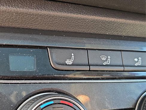 Used 2019 Volkswagen Tiguan SE w/ Panoramic Sunroof Package AWD/4WD image 25