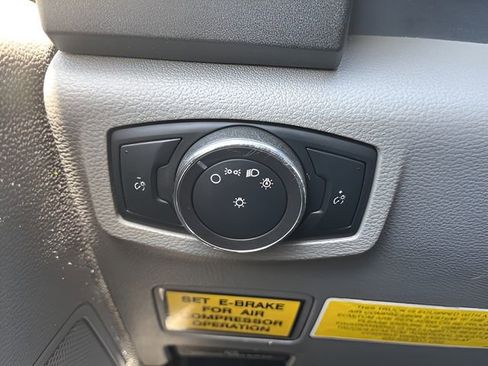 Used 2017 Ford F550 2WD Regular Cab Super Duty image 13