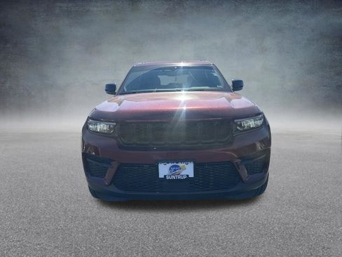 Used 2023 Jeep Grand Cherokee Altitude image 9