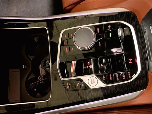 New 2026 BMW X5 xDrive50e image 7