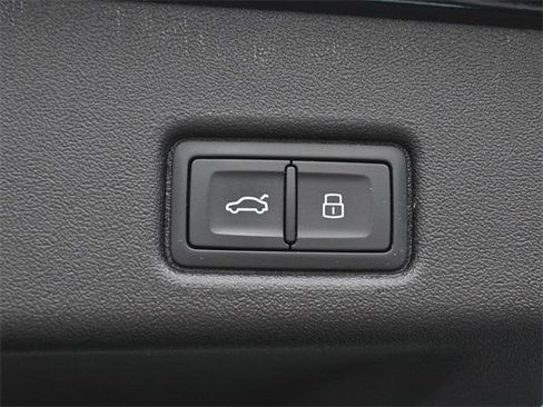 Certified 2025 Audi Q5 Premium Plus w/ Premium Plus image 32