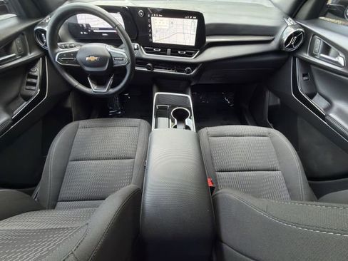 Used 2025 Chevrolet Equinox LT w/ Safety and Technology Package FWD image 9