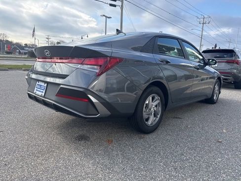 Certified 2025 Hyundai Elantra SE image 7