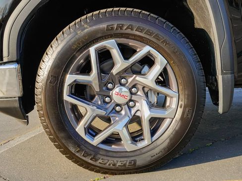 New 2026 GMC Sierra 1500 SLE w/ Preferred Package AWD/4WD image 7
