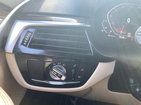 Used 2021 BMW 530i w/ Convenience Package image 20