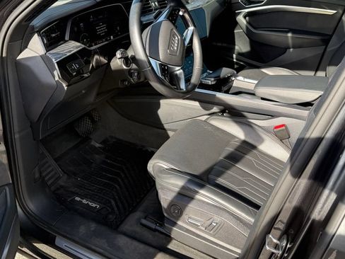 Used 2019 Audi e-tron Prestige w/ Prestige Package AWD/4WD image 3